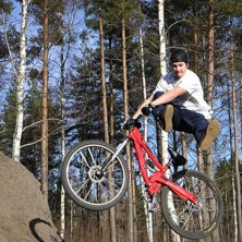 Viktor HectZ Sundberg fl&auml;skar p&aring; med v&aring;rens f&ouml;. Foto: Jag. &Aring;kare: Sundberg.