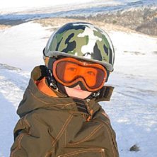 Siter och vilar i solen och v&auml;ntar p&aring; att f&aring; &aring;. Foto: Pappa. &Aring;kare: Robin Sandstr&ouml;m.