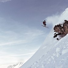 Lucas drar en 3a utf&ouml;r en klippa. Foto: Noa Julin. &Aring;kare: Lucas Julin.