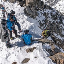 Erik Arnemo styr rapelen ned till Valle Perduta. M. Foto: Axel Adolfsson.