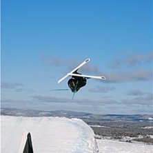 Jag k&ouml;r min f&ouml;rsta flatspin i stort hopp. Det gi. Foto: Fjunesh. &Aring;kare: Olov Engstr&ouml;m.