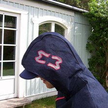 mItTwOcH Denim Demon JAcket, fr&aring;n mItTwOcH&acute;s som. Foto: PER. &Aring;kare: Robban.