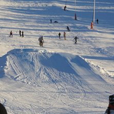 hoppar. Foto: Staffna Alexandersson. &Aring;kare: Tommy Alexandersson.