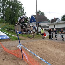 Skuttar &ouml;ver roadgapet p&aring; v&auml;g mot sm guldet. Foto: Tony edvardson. &Aring;kare: Jag Erik Brohagen.
