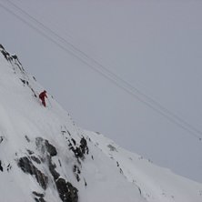 Viktor laddar bland klippor.. Foto: Arne Roos. &Aring;kare: Viktor Roos.