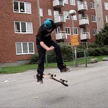 en kick flip hahaXD. Foto: arvid hambreus. &Aring;kare: albert engstr&ouml;m.