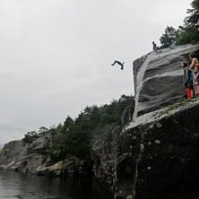 Molbergare fr&aring;n en 14 meters klippa, i norge!. Foto: Henrik Windstedt. &Aring;kare: Gustaf Kumlin.