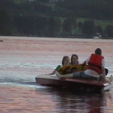 Jag fram p&aring; b&aring;ten efter wakeboard debuten.. Foto: Johan sterner. &Aring;kare: Markus Thuresson ( benny-bea).