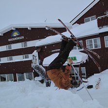 Foto: Fredrik Sidev&auml;rn. &Aring;kare: Back-flip-janne.