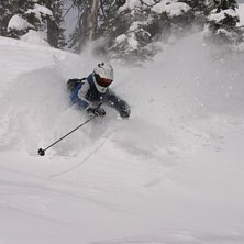Och helt pl&ouml;tsligt tittade solen fram mitt i sn&ouml;. Foto: Lucas Skalleberg. &Aring;kare: Max Larsson.