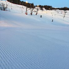 Bl&aring; himmel og en perfekt skidag!
Sola er p&aring; vei .
