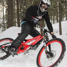 Sladda i sn&ouml;. Foto: Johan Larsson. &Aring;kare: Fredrik Larsson.