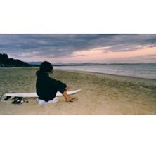 Sitter och kollar solnedg&aring;ngen efter en sessions . Foto: jonas. &Aring;kare: jag.