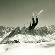En svartvit dag i backen. Foto: Jens Westerg&aring;rd. &Aring;kare: Axel Hilland.