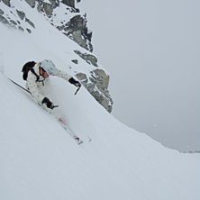 Man ska t&auml;nka att man h&aring;ller i en bussratt.. Foto: Jon Weihard. &Aring;kare: Anton Wernvik.