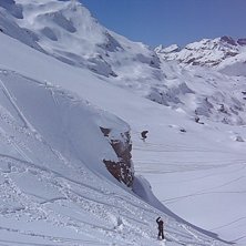 Maybe my biggest cliffdrop so far!. Foto: Rudy. &Aring;kare: Stormriderdp.