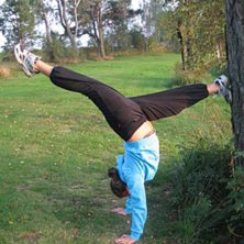 I v&auml;ntan p&aring; grillen .... Foto: Sandra Candell. &Aring;kare: erika pehrsson.