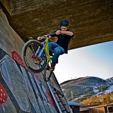 Fotade lite street under Valborgshelgen i &Aring;re. Foto: Kenneth Einars. &Aring;kare: Alexander B&auml;ckvall.