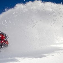 Jakob drar en schysst pudersv&auml;ng i Alperna!. Foto: Gustav Sandeg&aring;rd. &Aring;kare: Jakob Sj&ouml;din.