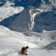Kocken droppar in i 150 euros-&aring;ket. Foto: Bj&ouml;rn Bonthron. &Aring;kare: Niklas Sandeberg.
