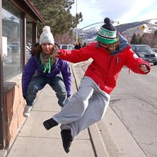 Grab og drit p&aring; buss-stoppen. Foto: gu.