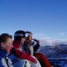 Underbart gott med en kall p&aring; toppen!. Foto: Adam Hurst. &Aring;kare: Martin, Ja$, Jag.