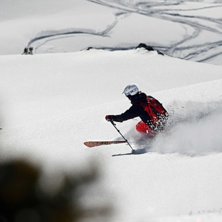 Anton l&auml;gger n&aring;gra fina telissv&auml;ngar i n&aring;gra d. Foto: Tobias &Ouml;str&ouml;m. &Aring;kare: Anon Lif.