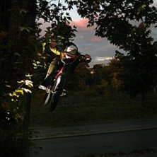 tuck, carvar ut fr&aring;n tr&auml;det, v&auml;nster i bild. Foto: Simon lindberg. &Aring;kare: Morgan Larsson.