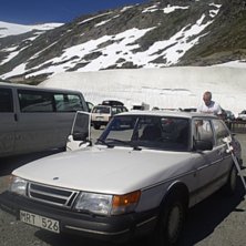 en bild p&aring; en vit bil och mig...

 ooO gissa va. Foto: antersi longkstokk. &Aring;kare: martain.