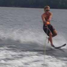 erhm, ja det &auml;r vattenskidor och ingen wakeboard.. Foto: Gustav Nilsson. &Aring;kare: Kristoffer Svensson.