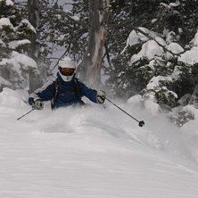 Fin lutning och fluffig sn&ouml; var det:). Foto: Lucas Skalleberg. &Aring;kare: Max Larsson.