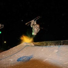 en av kv&auml;llens lyckade backflips. Foto: ok&auml;nd. &Aring;kare: Oskar Paulsson.