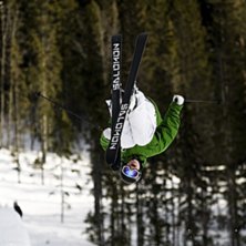 Simon laddade bajset i pipen o drog av en flaire. Foto: Nicke Jacobsson. &Aring;kare: Simon Ericson.