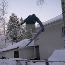 V&aring;r egna snowboard park p&aring; baksidan. Foto: Phille Nykvist. &Aring;kare: Petrus &amp;quot;Petta&amp;quot; Jakobsson.
