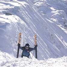 Henke p&aring; promenad mot or&ouml;rda branter i Pischa, D. Foto: Petter Gustafsson. &Aring;kare: Henrik Andersson.