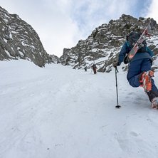 Hannes Persson k&auml;mpar sig upp mot toppen av Canal. Foto: Axel Adolfsson.