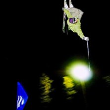 N&aring;gon hoppar i Oxborn hoppet under stars on snow.. Foto: Simon Pont&eacute;r. &Aring;kare: Emil?.