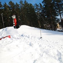 Frontflip out of box:p. Foto: Linus Belin. &Aring;kare: hampus Gromer.