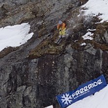 Foto: Johan Hellman. &Aring;kare: Oskar Svensson bevarar traditionen i Riksgr&auml;nsen med att k&ouml;ra mossa innan uthoppen..