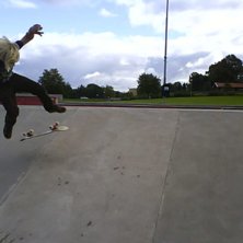 backside flip p&aring; banken i allings&aring;sparken. Foto: albin johansson. &Aring;kare: David swahn.