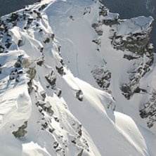 Sjukt brant line pa disease ridge utanfor 7th heav. Foto: Theodore Birkner. &Aring;kare: Yosuke Hasumi.