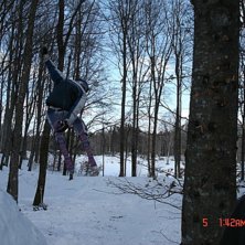 l&auml;gger en japan i en av hannabads skogar =). Foto: Christoffer Engstr&ouml;m. &Aring;kare: Filip Giselsson.