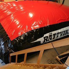 r&auml;ttviksbackens bigairbag under produktion. Foto: Bigairbag.