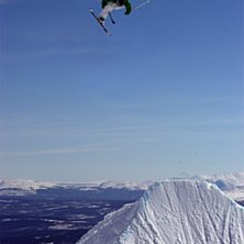 360 Japan &ouml;ver cornern... Foto: Emil Hagstr&ouml;m. &Aring;kare: Simon Ericson.