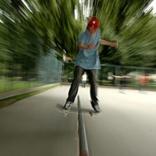 pelle sl&auml;nger p&aring; en bs board 
insperation av mo. Foto: David Husberg. &Aring;kare: Pelle fr&auml;ndfors.