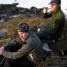 Paus f&ouml;r pipr&ouml;kning p&aring; v&auml;g ner efter ha &aring;kt i. Foto: Viktor Bjurlid. &Aring;kare: Wiklund och Pontus.