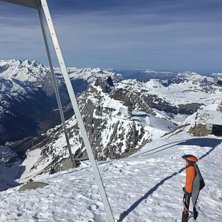 Utsikt fr&aring;n toppen mot bergstationen.