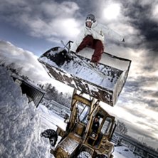 N&auml;r bron inte r&auml;ckte till fick man b&ouml;rja d&ouml;da . Foto: Tim Holmberg. &Aring;kare: Emil Hagberg.