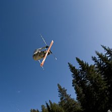 Vinnaren k&ouml;r n&aring;n snurr med nosp&aring;l&auml;gg. Foto: Simon Pont&eacute;r. &Aring;kare: Sante.