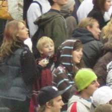 hipp hurra. Foto: Jokie. &Aring;kare: det &auml;r ju eevez bland folket.